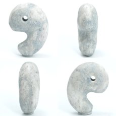 画像2: フェアリースキンサファイア 30mm 勾玉 広島県産 Fairy Skin Sapphire ブルー 日本製 自社製 日本銘石 天然石 パワーストーン カラーストーン (2)