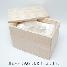 画像6: 天然水晶 蛙 彫り物 ブラジル産 山梨伝統技術士作 【一点物】 Quartz 水晶 石英 4月誕生石 縁起物 日本製 手研磨 職人 無処理 天然石 パワーストーン (6)