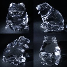 画像2: 天然水晶 蛙 彫り物 ブラジル産 山梨伝統技術士作 【一点物】 Quartz 水晶 石英 4月誕生石 縁起物 日本製 手研磨 職人 無処理 天然石 パワーストーン (2)