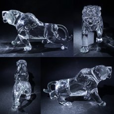 画像2: 天然水晶 寅 彫り物 ブラジル産 山梨伝統技術士作 【一点物】 Quartz 水晶 石英 4月誕生石 縁起物 干支 虎 とら 手研磨 職人 無処理 天然石 パワーストーン (2)