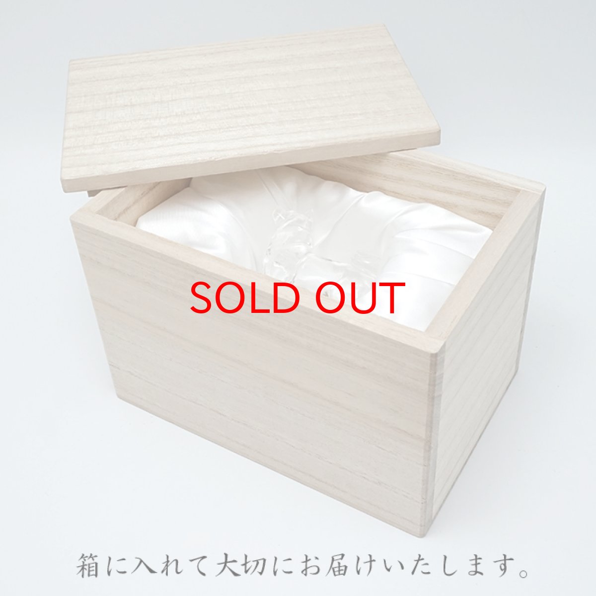 画像5: 天然水晶 戌 彫り物 ブラジル産 山梨伝統技術士作 【一点物】 Quartz 水晶 石英 4月誕生石 縁起物 干支 犬 いぬ 手研磨 職人 無処理 天然石 パワーストーン (5)