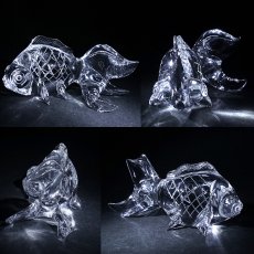 画像2: 天然水晶 金魚 彫り物 ブラジル産 山梨伝統技術士作 【一点物】 Quartz 水晶 石英 4月誕生石 縁起物 日本製 手研磨 職人 無処理 天然石 パワーストーン (2)