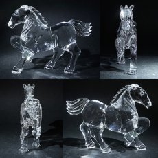 画像2: 天然水晶 午 彫り物 ブラジル産 山梨伝統技術士作 【一点物】 Quartz 水晶 石英 4月誕生石 縁起物 干支 馬 うま 日本製 手研磨 職人 無処理 天然石 パワーストーン (2)