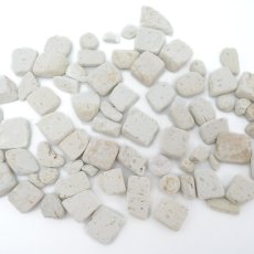 画像2: さざれ 100g 白天草石 日本銘石 熊本県産 White AMAKUSA Stone 天然石 パワーストーン カラーストーン (2)