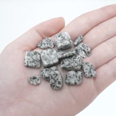 画像3: さざれ 100g 大島石 日本銘石 愛媛県産 HAZYSTONE ヘイジーストーン 天然石 パワーストーン カラーストーン (3)