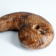 画像4: 屋久杉 泡瘤 (あわこぶ) 勾玉 50mm 【一点もの】 YAKUSUGI AWAKOBU 鹿児島県 屋久島 国産 日本製 瘤 杉 エネルギー パワーズウッド 天然木 (4)