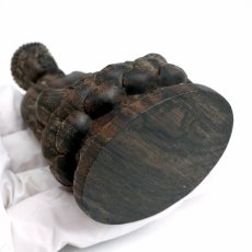 画像7: 沈香 釈迦如来 座像 カンボジア産 【一点もの】 天然 カンボジア沈香 香木 彫り物 Agarwood ケース付 台座付 浄化 魔除け ヒーリング パワーズウッド 天然木 (7)