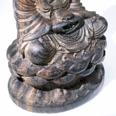 画像9: 沈香 釈迦如来 座像 カンボジア産 【一点もの】 天然 カンボジア沈香 香木 彫り物 Agarwood ケース付 台座付 浄化 魔除け ヒーリング パワーズウッド 天然木 (9)