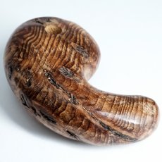 画像3: 屋久杉 泡瘤 (あわこぶ) 勾玉 50mm 【一点もの】 YAKUSUGI AWAKOBU 鹿児島県 屋久島 国産 日本製 瘤 杉 エネルギー パワーズウッド 天然木 (3)