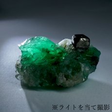 画像4: エメラルド パイライト共生 原石 約12.3g コロンビア ムソ鉱山産 【一点もの】 Emerald 鉱物 標本 結晶 緑柱石 浄化 お守り 天然石 パワーストーン カラーストーン (4)