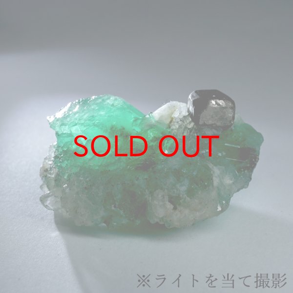 共生鉱物 5月誕生石 ヒーリング ベリル 透明度 コレクション 風水 置物