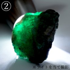 画像7: エメラルド 原石 約21.1g コロンビア ムソ鉱山産 【一点もの】 Emerald 鉱物 標本 結晶 緑柱石 浄化 お守り 天然石 パワーストーン カラーストーン (7)