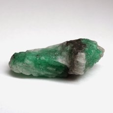 画像3: エメラルド 原石 約6.4g コロンビア ムソ鉱山産 【一点もの】 Emerald 鉱物 標本 結晶 緑柱石 浄化 お守り 天然石 パワーストーン カラーストーン (3)