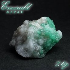 画像1: エメラルド 原石 約7.0g コロンビア ムソ鉱山産 【一点もの】 Emerald 鉱物 標本 結晶 緑柱石 浄化 お守り 天然石 パワーストーン カラーストーン (1)
