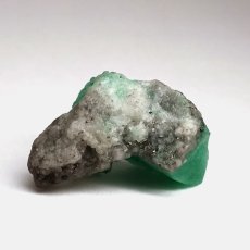 画像3: エメラルド 原石 約5.1g コロンビア ムソ鉱山産 【一点もの】 Emerald 鉱物 標本 結晶 緑柱石 浄化 お守り 天然石 パワーストーン カラーストーン (3)