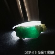 画像4: エメラルド 原石 約2.8g コロンビア ムソ鉱山産 【一点もの】 Emerald 鉱物 標本 結晶 緑柱石 浄化 お守り 天然石 パワーストーン カラーストーン (4)