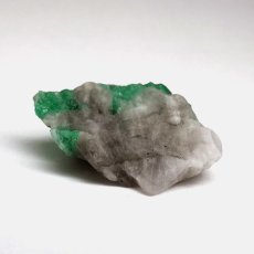 画像3: エメラルド 原石 約4.7g コロンビア ムソ鉱山産 【一点もの】 Emerald 鉱物 標本 結晶 緑柱石 浄化 お守り 天然石 パワーストーン カラーストーン (3)