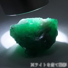 画像4: エメラルド 原石 約5.3g コロンビア ムソ鉱山産 【一点もの】 Emerald 鉱物 標本 結晶 緑柱石 浄化 お守り 天然石 パワーストーン カラーストーン (4)