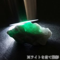 画像4: エメラルド 原石 約4.7g コロンビア ムソ鉱山産 【一点もの】 Emerald 鉱物 標本 結晶 緑柱石 浄化 お守り 天然石 パワーストーン カラーストーン (4)