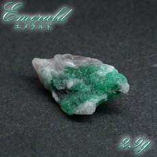 画像1: エメラルド 原石 約2.9g コロンビア ムソ鉱山産 【一点もの】 Emerald 鉱物 標本 結晶 緑柱石 浄化 お守り 天然石 パワーストーン カラーストーン (1)
