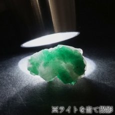 画像4: エメラルド 原石 約2.6g コロンビア ムソ鉱山産 【一点もの】 Emerald 鉱物 標本 結晶 緑柱石 浄化 お守り 天然石 パワーストーン カラーストーン (4)