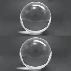 画像2: 【山梨甲府研磨】天然透明水晶 65mm 丸玉 ブラジル産 【一点物】山梨県産 手研磨 山梨県甲府市 職人 匠 宝石研磨 伝統技術 ハンドカット 無処理 クォーツ スフィア お守り 浄化 天然石 パワーストーン カラーストーン (2)