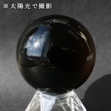 画像4: 【山梨甲府研磨】黒水晶 55mm 丸玉 ブラジル産【一点物】手研磨 山梨県甲府市 職人 匠 宝石研磨 クォーツ スフィア お守り 浄化 天然石 パワーストーン カラーストーン (4)