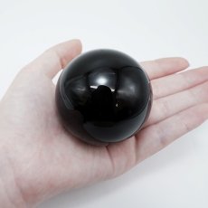 画像5: 【山梨甲府研磨】黒水晶 55mm 丸玉 ブラジル産【一点物】手研磨 山梨県甲府市 職人 匠 宝石研磨 クォーツ スフィア お守り 浄化 天然石 パワーストーン カラーストーン (5)