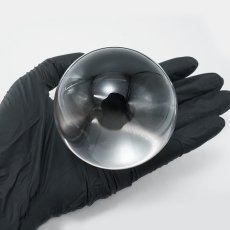 画像5: 【山梨甲府研磨】天然透明水晶 65mm 丸玉 ブラジル産 【一点物】山梨県産 手研磨 山梨県甲府市 職人 匠 宝石研磨 伝統技術 ハンドカット 無処理 クォーツ スフィア お守り 浄化 天然石 パワーストーン カラーストーン (5)