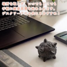 画像3: 北投石 マッサージボール つぼまる ツボ押し Hokutolite ハンドマッサージ 手 足つぼ 天然記念物 放射性 ラジウム マイナスイオン 遠赤外線 鉛重晶石 健康ストーン ことほぎ 天然石 パワーストーン (3)
