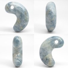 画像2: 糸魚川翡翠 ブルー 約37mm 勾玉 新潟県 小滝入コン沢産【一点物】Itoigawa Jade Blue日本銘石 希少 国石 5月誕生石 糸魚川ひすい 天然石 パワーストーン カラーストーン (2)