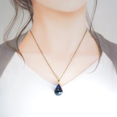 画像5: サファイアブルーアンバー ペンダントトップ ドロップカット型 リトアニア産 Amber アンバー 琥珀 ステンレス 天然石 パワーストーン カラーストーン (5)