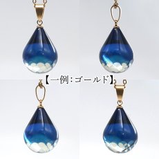画像2: サファイアブルーアンバー ペンダントトップ ドロップカット型 リトアニア産 Amber アンバー 琥珀 ステンレス 天然石 パワーストーン カラーストーン (2)