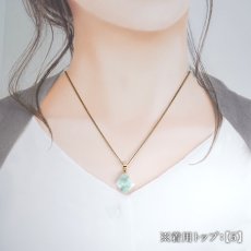 画像8: 糸魚川翡翠 ペンダントトップ 新潟県産 原石【一点もの】 Itoigawa Jade ステンレス 翡翠 ひすい 希少 国石 日本銘石 お守り 浄化 天然石 パワーストーン (8)