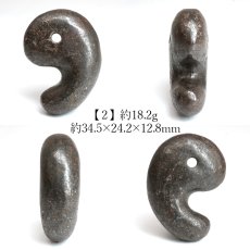 画像3: コンドライト 勾玉 30mm モロッコ産 Chondrite 【 一点物 】 隕石 コンドライト隕石 コンドリュール 宇宙 超希少 まがたま 天然石 パワーストーン カラーストーン (3)