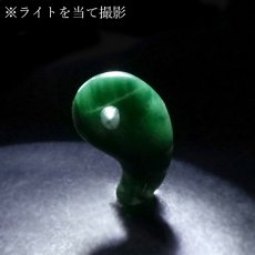 画像3: ナミビア翡翠 勾玉 極小 10mm ナミビア産 namibian Jade ナミビアンジェード パワーストーン 天然石 お守り カラーストーン (3)