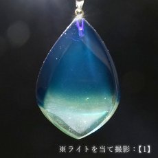 画像7: サファイアブルーアンバー ペンダントトップ K18 フレイム型 リトアニア産 【一点もの】 Amber アンバー 日本製 琥珀 天然石 パワーストーン カラーストーン (7)