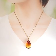 画像4: アンバー ペンダントトップ ドロップ型 リトアニア産 【一点もの】 Amber アンバー 琥珀 ステンレス 日本製 天然石 パワーストーン カラーストーン (4)