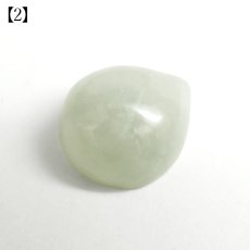 画像6: 糸魚川翡翠 ルース 新潟県産【一点物】高品質 ドロップ カボション Itoigawa Jade 日本銘石 正規代理店 日本製 鉱物 翡翠 ひすい 希少 国石 雫型 しずく お守り 浄化 天然石 パワーストーン (6)