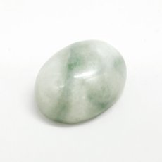 画像3: 糸魚川翡翠 ルース 3.2g 新潟県産【一点物】高品質 オーバル カボション Itoigawa Jade 日本銘石 正規代理店 日本製 鉱物 翡翠 ひすい 希少 国石 楕円形 お守り 浄化 天然石 パワーストーン (3)