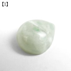 画像3: 糸魚川翡翠 ルース 新潟県産【一点物】高品質 ドロップ カボション Itoigawa Jade 日本銘石 正規代理店 日本製 鉱物 翡翠 ひすい 希少 国石 雫型 しずく お守り 浄化 天然石 パワーストーン (3)