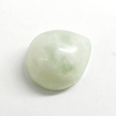 画像3: 糸魚川翡翠 ルース 3.2g 新潟県産【一点物】高品質 ドロップ カボション Itoigawa Jade 日本銘石 正規代理店 日本製 鉱物 翡翠 ひすい 希少 国石 雫型 しずく お守り 浄化 天然 パワーストーン (3)