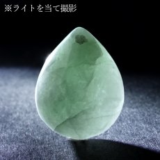 画像4: 糸魚川翡翠 ルース 5.5g 新潟県産【一点物】高品質 ドロップ カボション Itoigawa Jade 日本銘石 正規代理店 日本製 鉱物 翡翠 ひすい 希少 国石 雫型 しずく お守り 浄化 天然 パワーストーン (4)