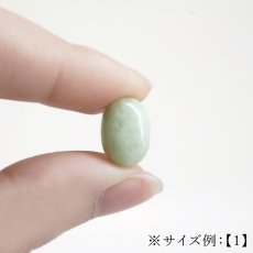 画像11: 糸魚川翡翠 ルース 新潟県産【一点物】高品質 オーバル カボション Itoigawa Jade 日本銘石 正規代理店 日本製 5月誕生石 鉱物 翡翠 ひすい 希少 国石 お守り 浄化 天然石 パワーストーン (11)