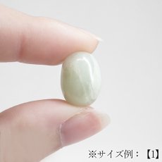 画像8: 糸魚川翡翠 ルース 新潟県産【一点物】高品質 オーバル カボション Itoigawa Jade 日本銘石 正規代理店 日本製 鉱物 翡翠 ひすい 希少 国石 楕円形 お守り 浄化 天然石 パワーストーン (8)