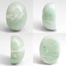 画像2: 糸魚川翡翠 ルース 2.2g 新潟県産【一点物】高品質 オーバル カボション Itoigawa Jade 日本銘石 正規代理店 日本製 鉱物 翡翠 ひすい 希少 国石 楕円形 お守り 浄化 天然石 パワーストーン (2)