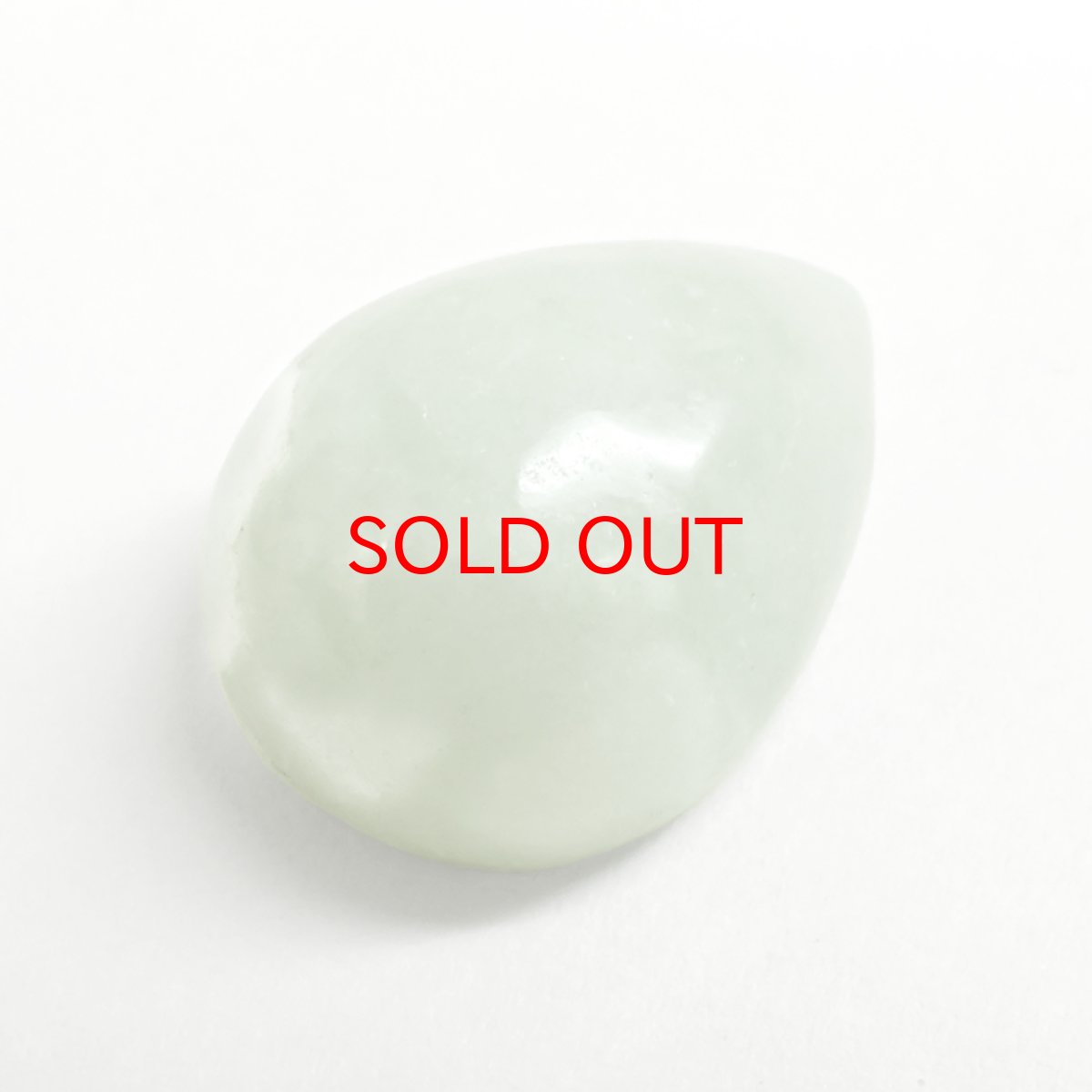 画像3: 糸魚川翡翠 ルース 3.9g 新潟県産【一点物】高品質 ドロップ カボション Itoigawa Jade 日本銘石 正規代理店 日本製 鉱物 翡翠 ひすい 希少 国石 雫型 しずく お守り 浄化 天然 パワーストーン (3)
