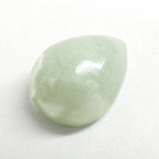 画像3: 糸魚川翡翠 ルース 3.9g 新潟県産【一点物】高品質 ドロップ カボション Itoigawa Jade 日本銘石 正規代理店 日本製 鉱物 翡翠 ひすい 希少 国石 雫型 しずく お守り 浄化 天然 パワーストーン (3)