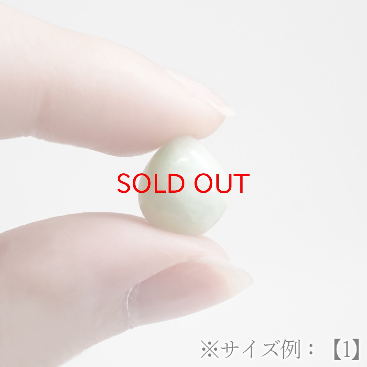 画像8: 糸魚川翡翠 ルース 新潟県産【一点物】高品質 ドロップ カボション Itoigawa Jade 日本銘石 正規代理店 日本製 鉱物 翡翠 ひすい 希少 国石 雫型 しずく お守り 浄化 天然石 パワーストーン (8)