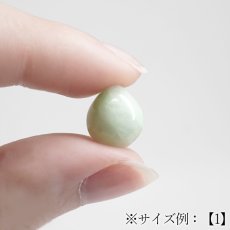 画像8: 糸魚川翡翠 ルース 新潟県産【一点物】高品質 ドロップ カボション Itoigawa Jade 日本銘石 正規代理店 日本製 鉱物 翡翠 ひすい 希少 国石 雫型 しずく お守り 浄化 天然石 パワーストーン (8)